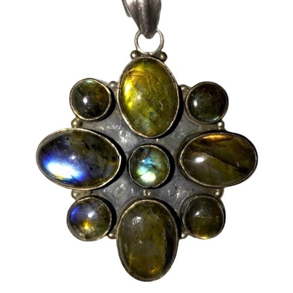 Green pendant necklace and earrings